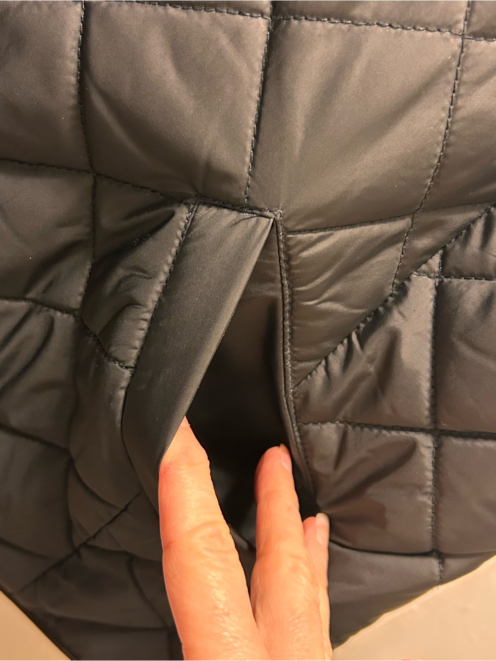 Ralph Lauren Black Quilted Sleeveless Vest with Crest - Picture 5 of 8